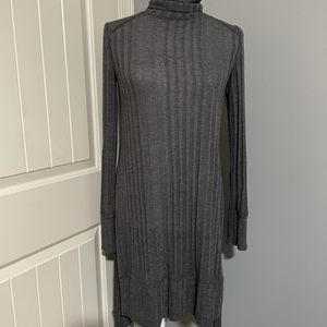 Ribbed turtle neck light tunic sweater